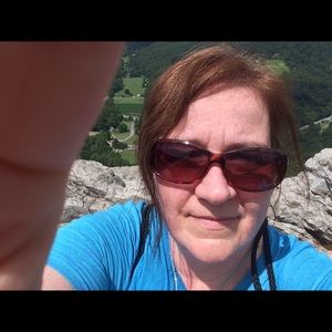 Meet your Posher, Rena